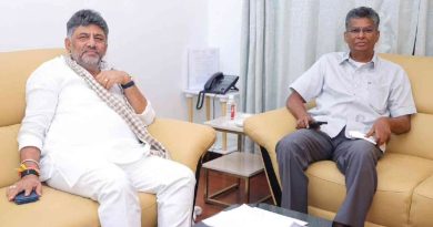 Congress Crisis: Satish Jarkiholi Meets D.K. Shivakumar to Defend Sidelined Muslim Leaders